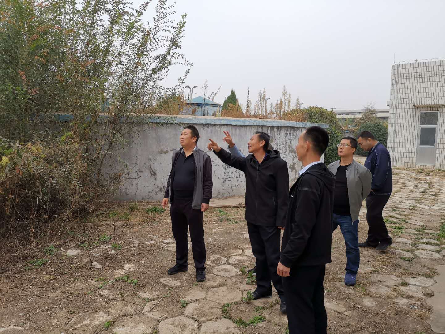 公司總經(jīng)理王建人在供水、污水生產(chǎn)一線開展風險隱患排查 (1).jpg